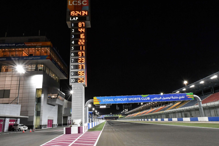 In Losail wird unter Flutlicht gefahren