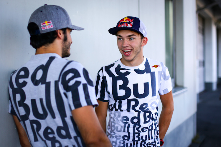 Pierre Gasly bei seinem letzten Besuch am Nürburgring, damals in der Formel Renault 3.5, links Carlos Sainz