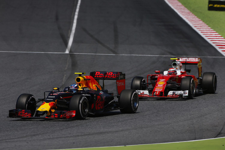 Max Verstappen vor Kimi Räikkönen in Spanien