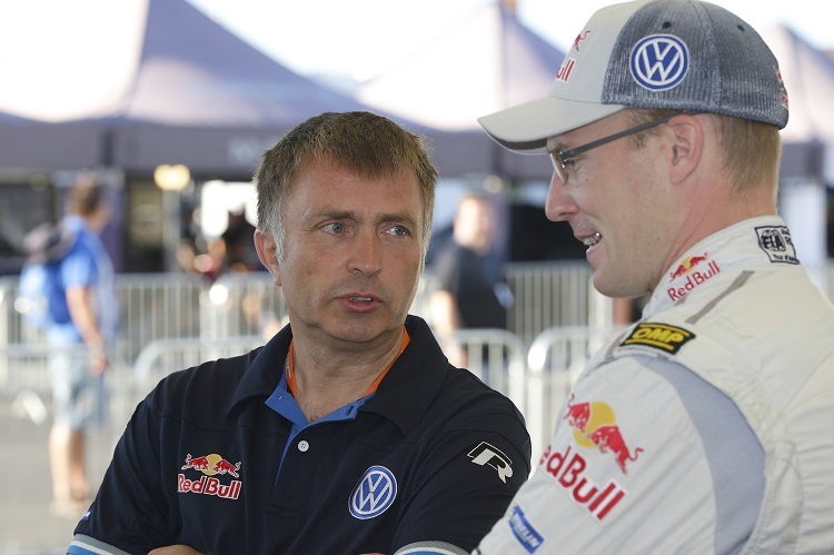 VW-Sportchef Jost Capito (li) und Jari-Matti Latvala