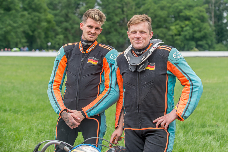 Überraschung: Auch die Herxheimer Patrick Zwetsch (r.) und Beifahrer Victor Caric sind für das EM-Finale qualifiziert