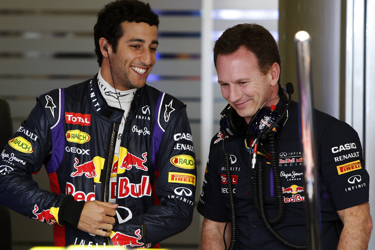 Christian Horner (rechts) ist mit Daniel Ricciardo sehr zufrieden