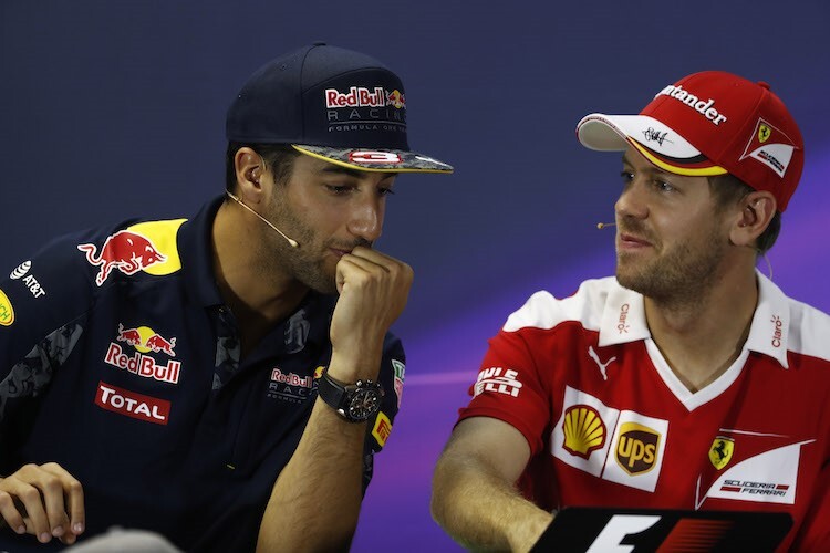 Daniel Ricciardo mit Sebastian Vettel