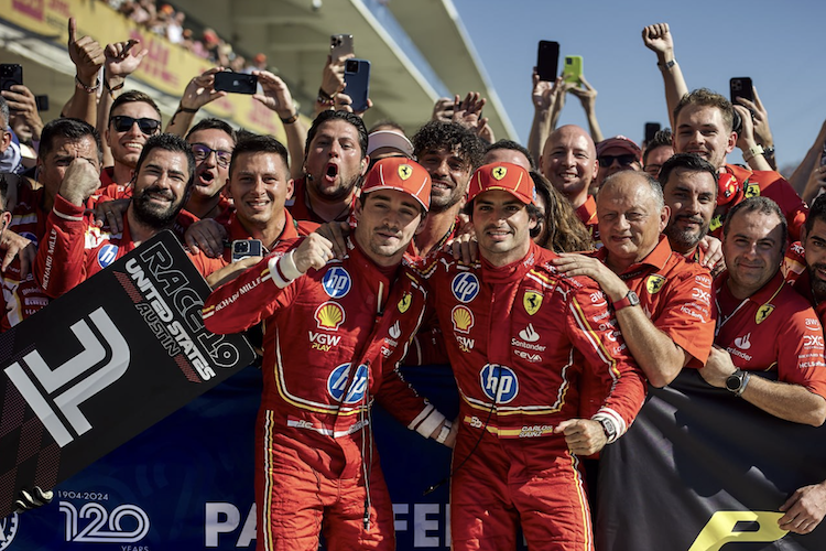 Carlos Sainz und Charles Leclerc freuen sich