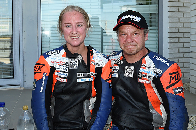 Pekka Päivärinta - hier mit seiner Beifahrerin Ilse de Haas - dankt dem Promotor