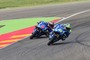 Aleix Espargaró vor seinem Teamkollegen Maverick Viñales