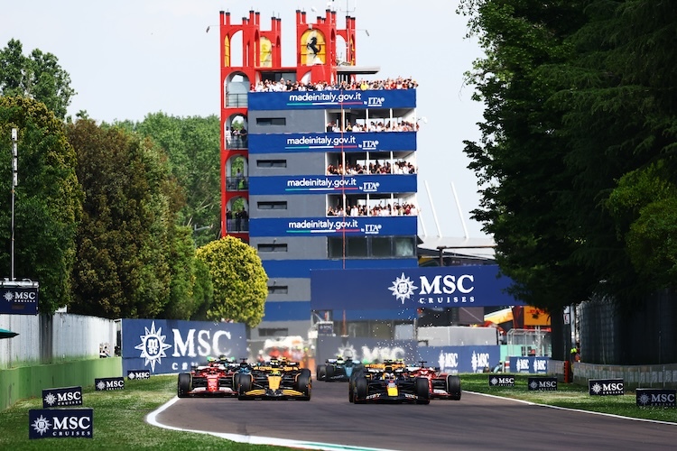 Imola: Max Verstappen hat die Nase vorn, dann folgen Norris im McLaren und Leclerc im Ferrari