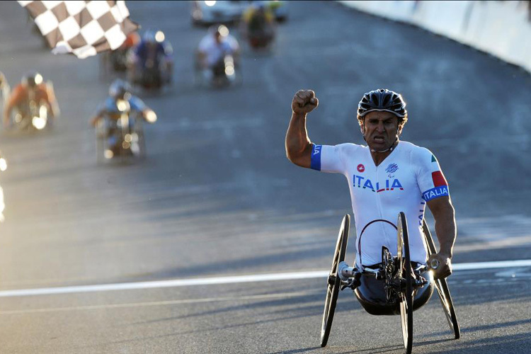 Alex Zanardi erobert in England Gold