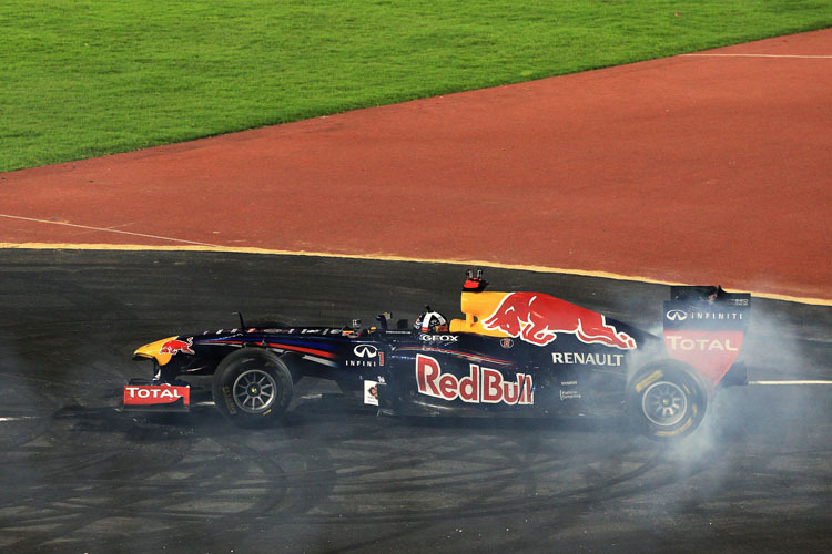 Paul baute eine originalgetreue Miniatur des RB7 von 2011