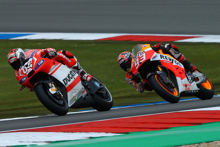 Assen-GP: Andrea Dovizioso (04) führt vor Marc Márquez