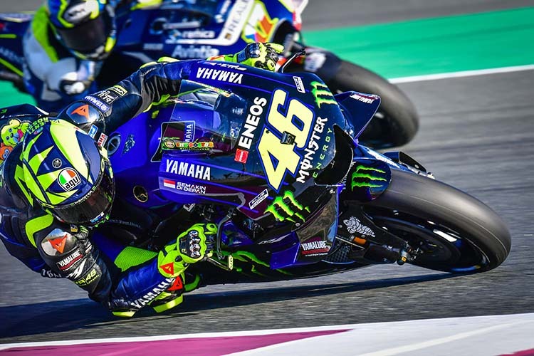 Valentino Rossi innen neben Abraham