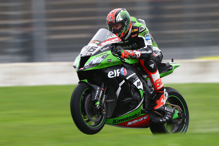 Tom Sykes blieb auch bei einsetzendem Regen auf seiner Kawasaki sitzen