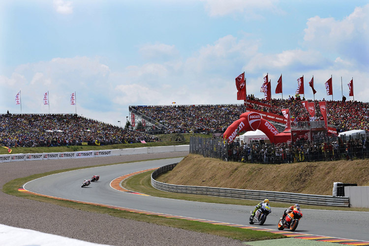 So soll es sein: Volles Haus am Sachsenring