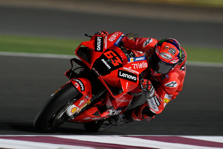 Pecco Bagnaia ganz in rot