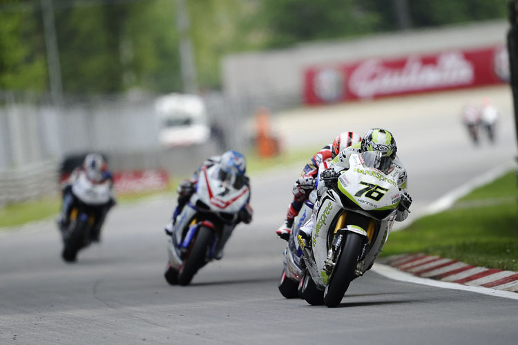 Max Neukirchner (76) in Monza vor Carlos Checa (7)