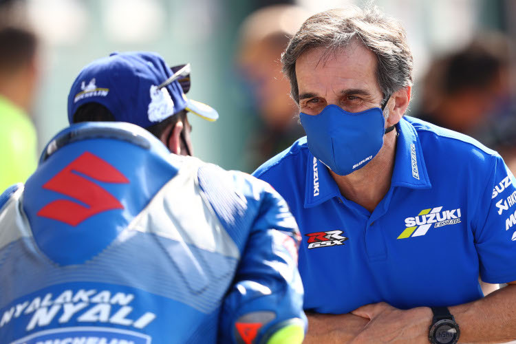 Davide Brivio freut sich mit Joan Mir (li.)