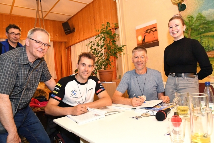 Markus Reiterberger und Jörg Teuchert sitzen in der Seng (v.li.)