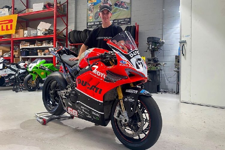 Oli Bayliss mit seiner Ducati V4R