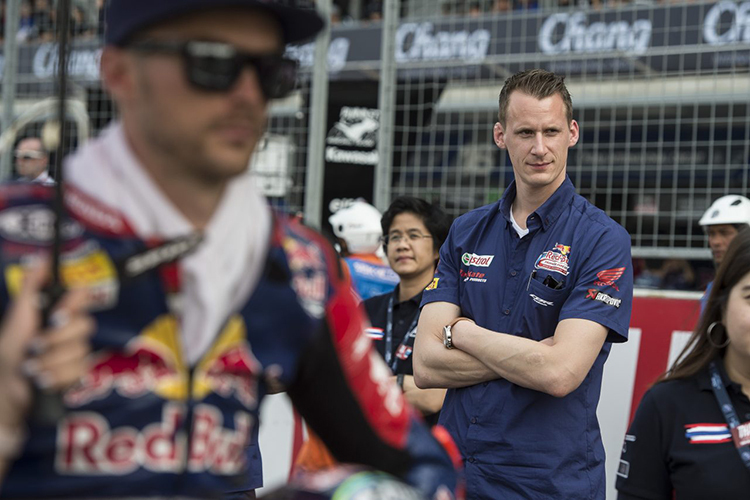 Red-Bull-Teammanager Kervin Bos (re.) mit Leon Camier