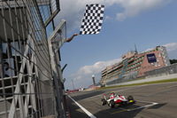 Im ersten Lauf erlebte Facu Regalia das perfekte Rennen, das zweite Rennen am Sonntag beendete der ArtGP-Pilot nicht