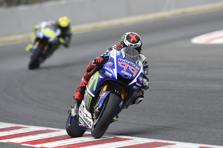 Jorge Lorenzo im FP2 von Barcelona, hinter ihm Teamkollege Rossi