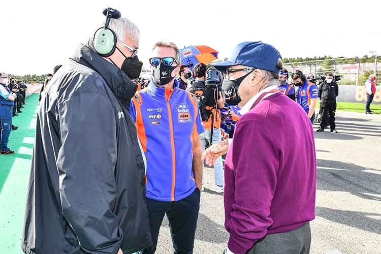 IRTA-Chef Mike Trimby, IRTA-Präsident Hervé Poncharal und Dorna-CEO Carmelo Ezpeleta