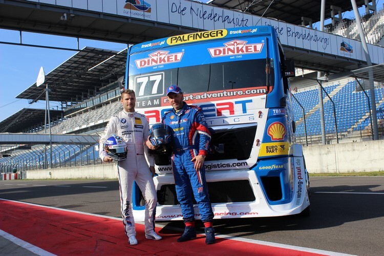 Martin Tomczyk vor dem Renntruck