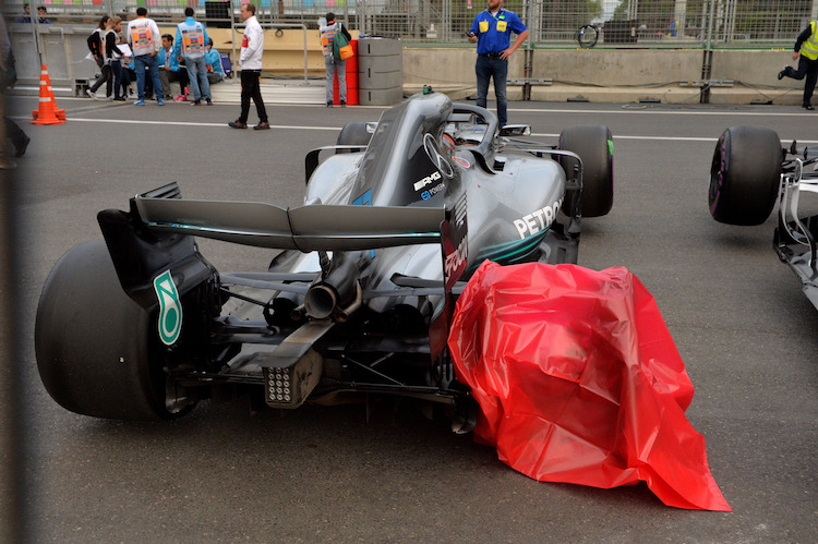 Bittere Pille in Baku: Valtteri Bottas verlor den sicher geglaubten Sieg wegen eines Reifenschadens