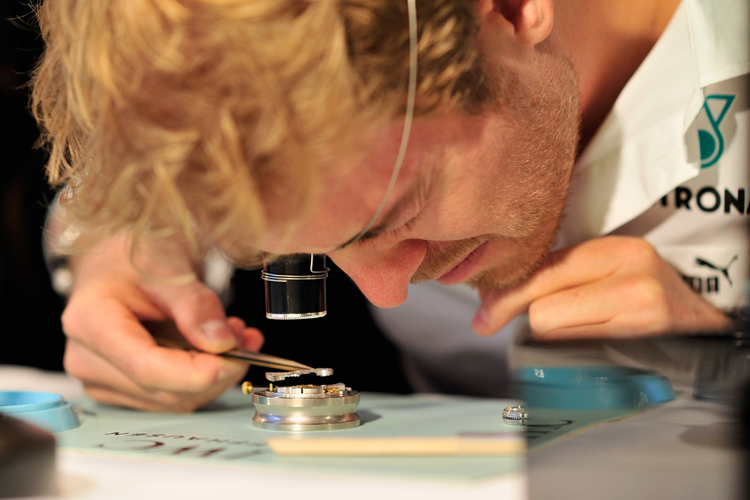 Feine Handwerkskunst: Nico Rosberg brachte sein Uhrwerk zum Ticken
