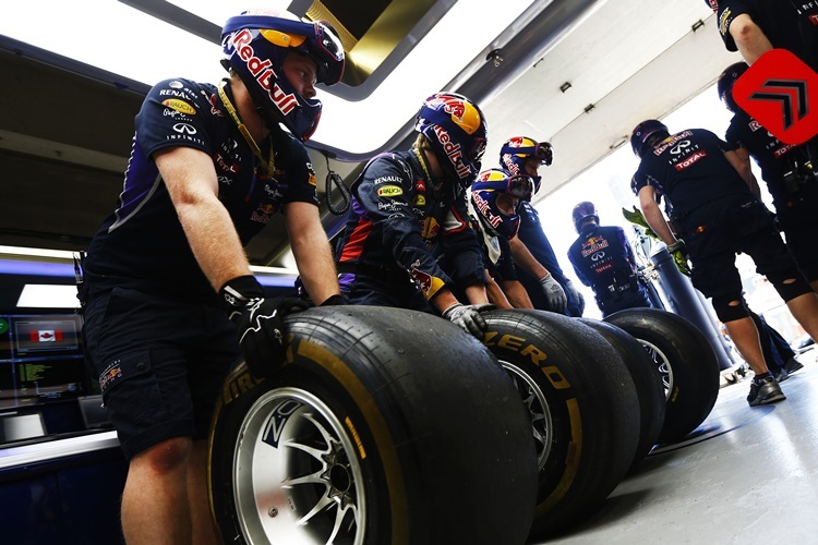Vorbereitung bei Red Bull Racing zum Boxenstopp