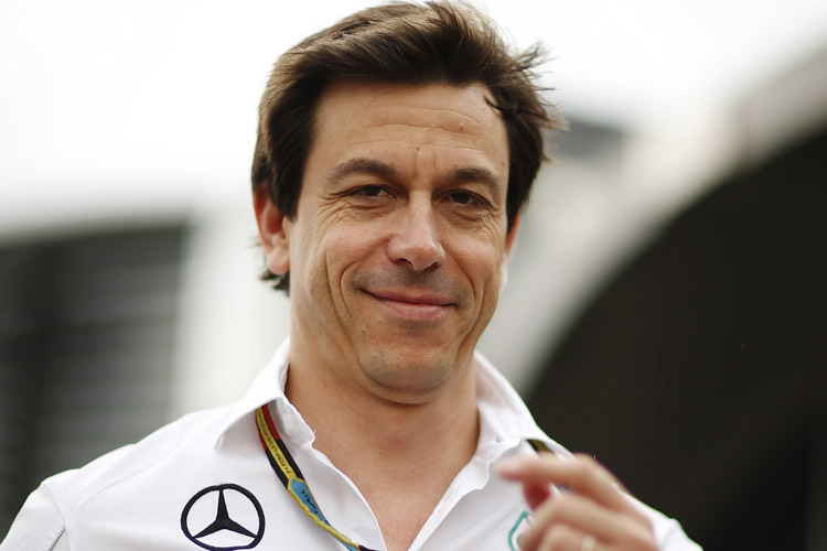 Mercedes-Motorsportdirektor Toto Wolff: «Bottas war auf den Geraden sehr schnell, und Lewis' Option-Reifen waren schon wegen des Körnens ziemlich mitgenommen»