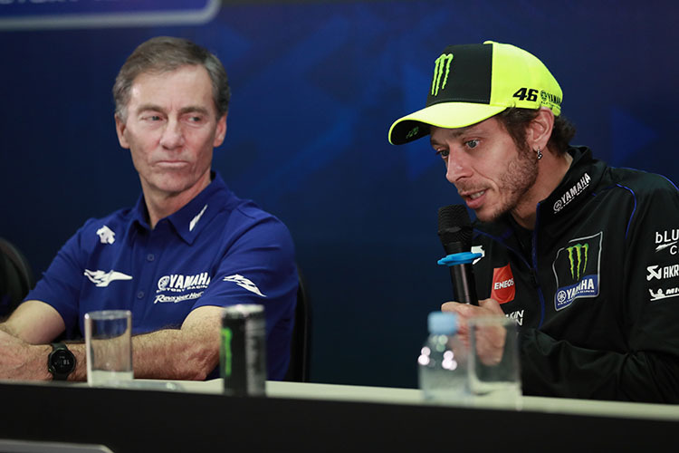 Beim Sepang-Test 2020: Lin Jarvis und Valentino Rossi