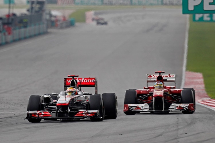 Ihr Duell hatte ein Nachspiel: Hamilton und Alonso in Sepang