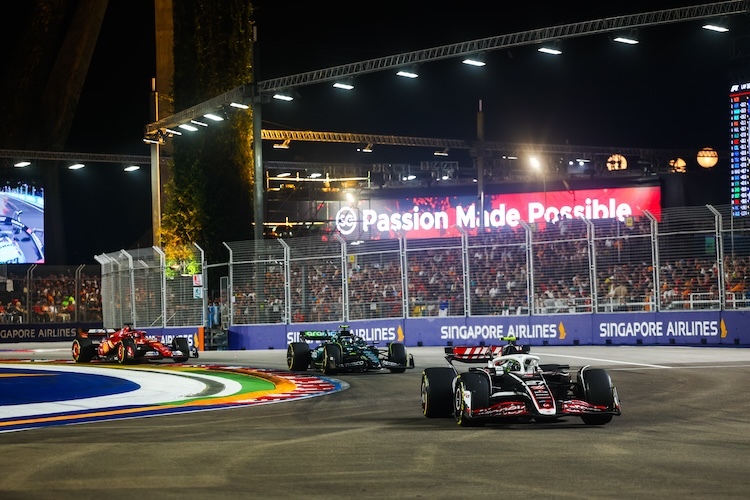 Charles Leclerc hing im Singapur-GP rundenlang hinter Nico Hülkenberg und Fernando Alonso fest