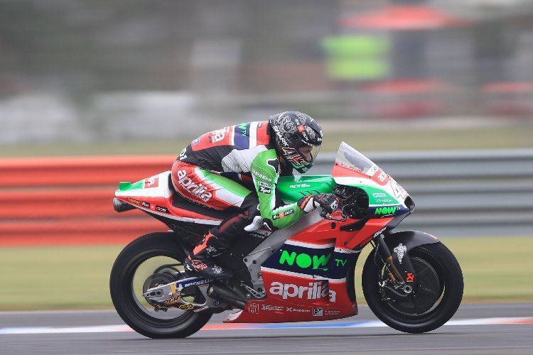 Die Sitzposition auf der Aprilia RS-GP ist Rückenschmerzen nicht zuträglich