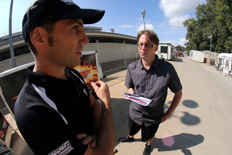 Jason Bunyan (li.) im Gespräch mit SPEEDWEEK-Redakteur Ivo Schützbach