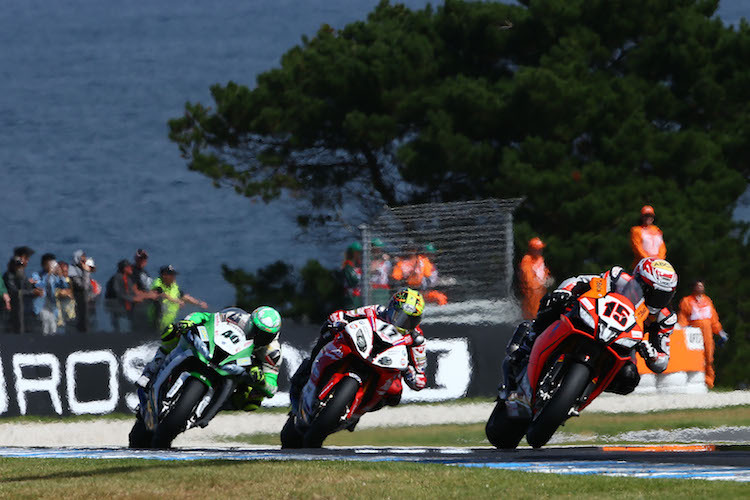 Alex De Angelis bekam es auf Phillip Island mit Karel Abraham (17) und Roman Ramos (40) zu tun