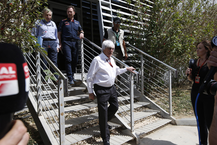 Die Sitzung ist zu Ende: Bernie Ecclestone vor Jean Todt und Christian Horner