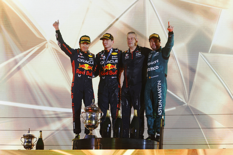 Fernando Alonso (rechts) ist in Bahrain Dritter geworden