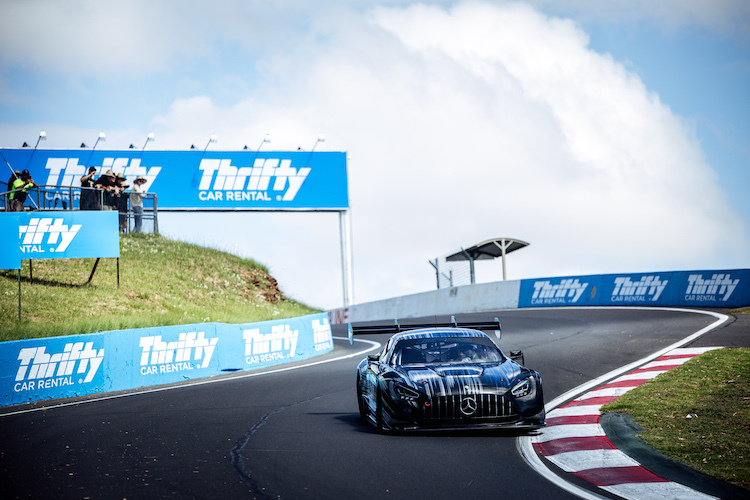 Jules Gounon im modifizierten Mercedes-AMG GT3 auf dem legendären Mount Panorama Circuit