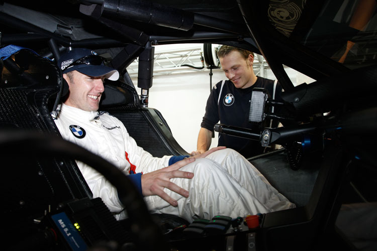 Joey Hand fühlt sich im Cockpit des BMW M3 DTM sichtlich wohl