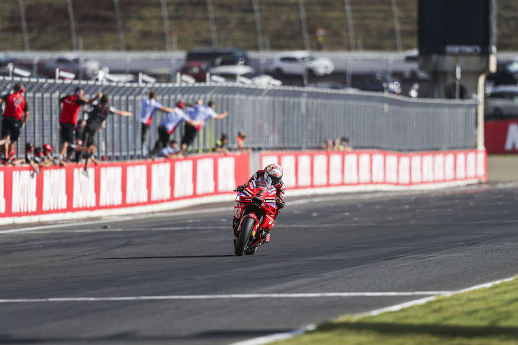 Pecco Bagnaia gewinnt das Rennen