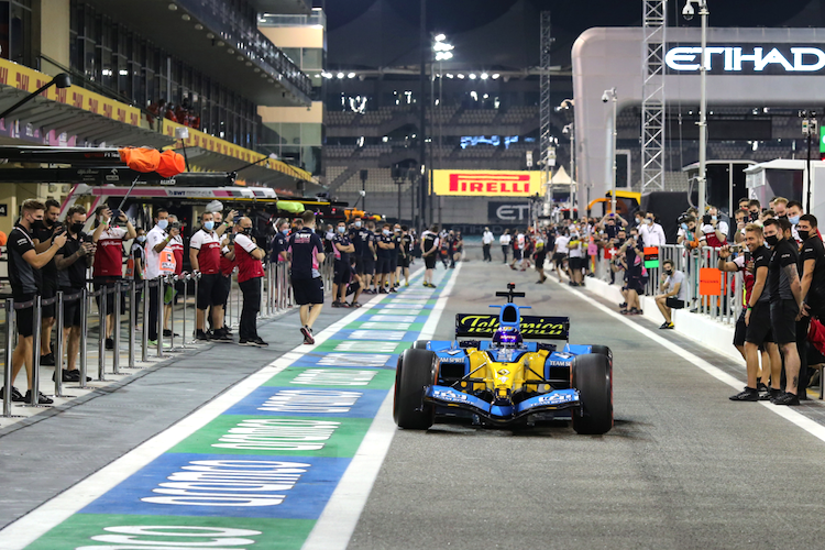 Fernando Alonso erzeugte mit dem Renault R25 lange Hälse