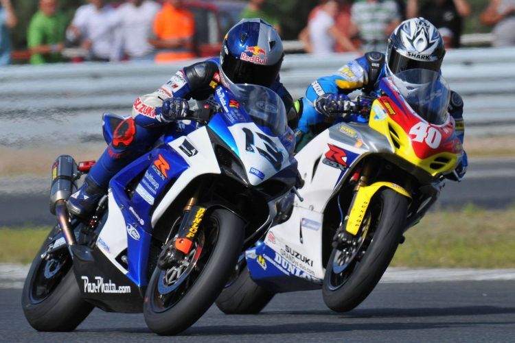 Andy Meklau (#13) und Gwen Giabbani (#40).