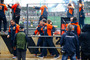 Das ganze KTM-Team kletterte auf die Boxenmauer