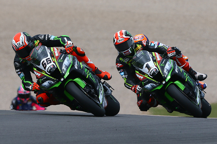 Die Kawasaki-Asse Tom Sykes (66) und Jonathan Rea