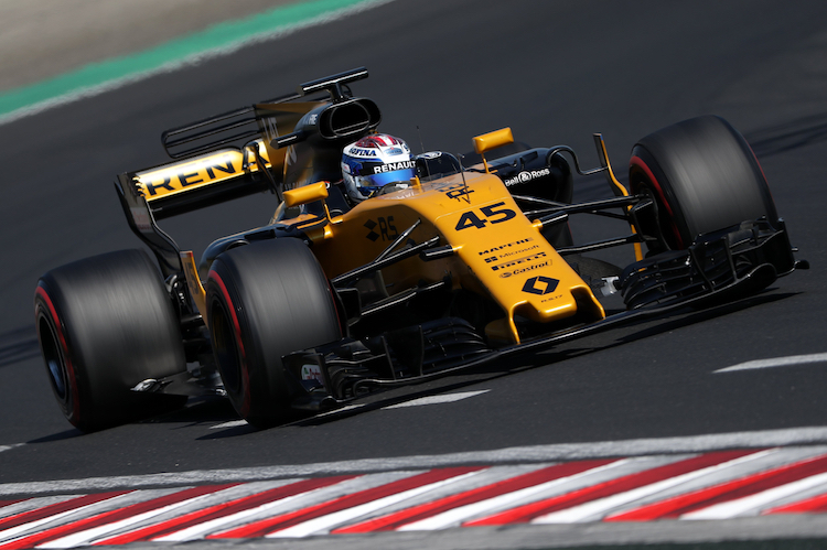 Latifi durfte bereits im Formel-1-Renner von Renault Gas geben  