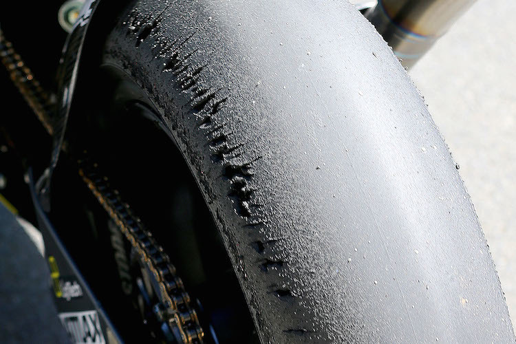 Die Flanke der Bridgestone-Reifen war 2013 zerfetzt