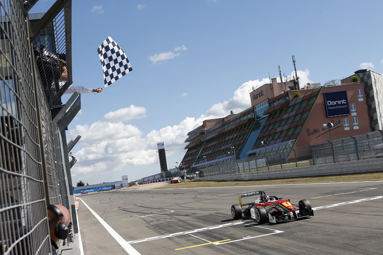 Spitzenreiter: Pole-Setter Raffaele Marciello gab die Führung im ersten Lauf auf dem Nürburgring nie ab