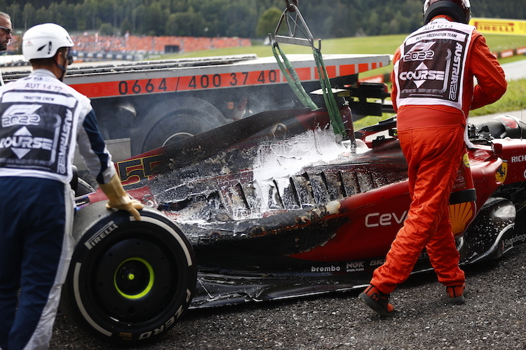 Carlos Sainz erklärte nach seinem Ausfall, der mit einem Feuer endete: «Wir müssen weiter Gas geben und das Ganze verdauen»